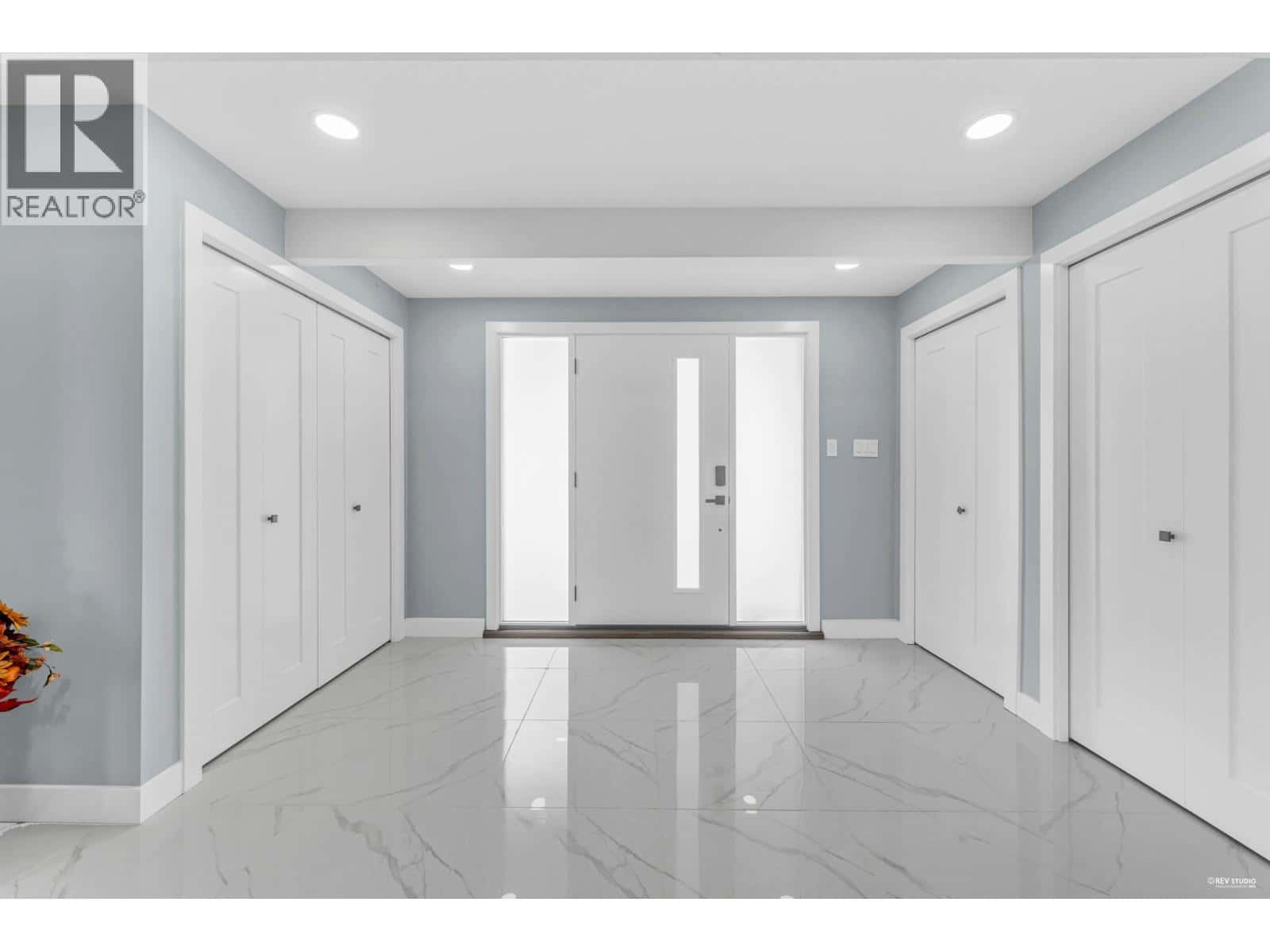 2755 SKILIFT PLACE — West Vancouver, British Columbia - Photo 3 of 40