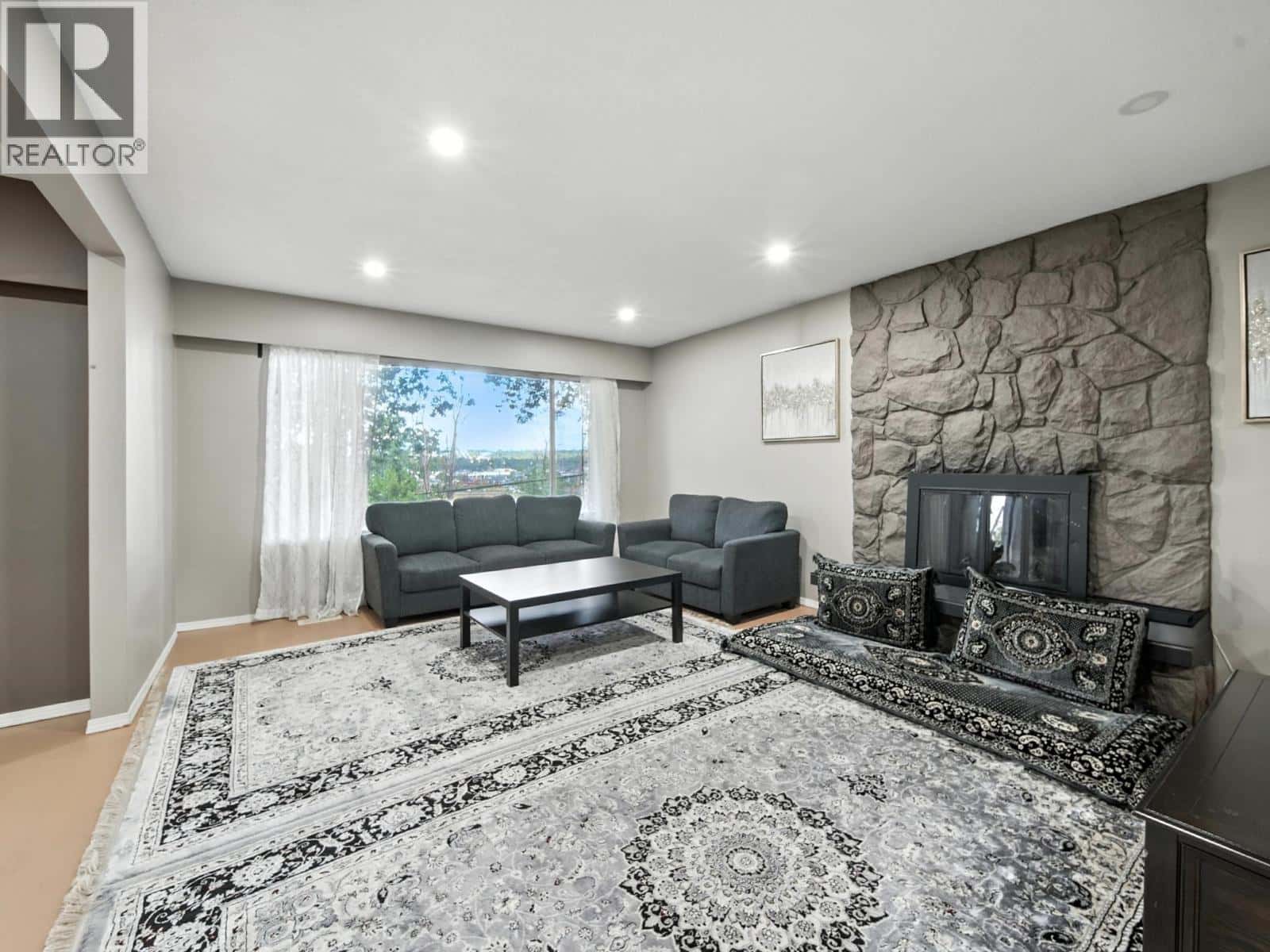 83 WARRICK STREET — Coquitlam, British Columbia - Photo 4 of 38