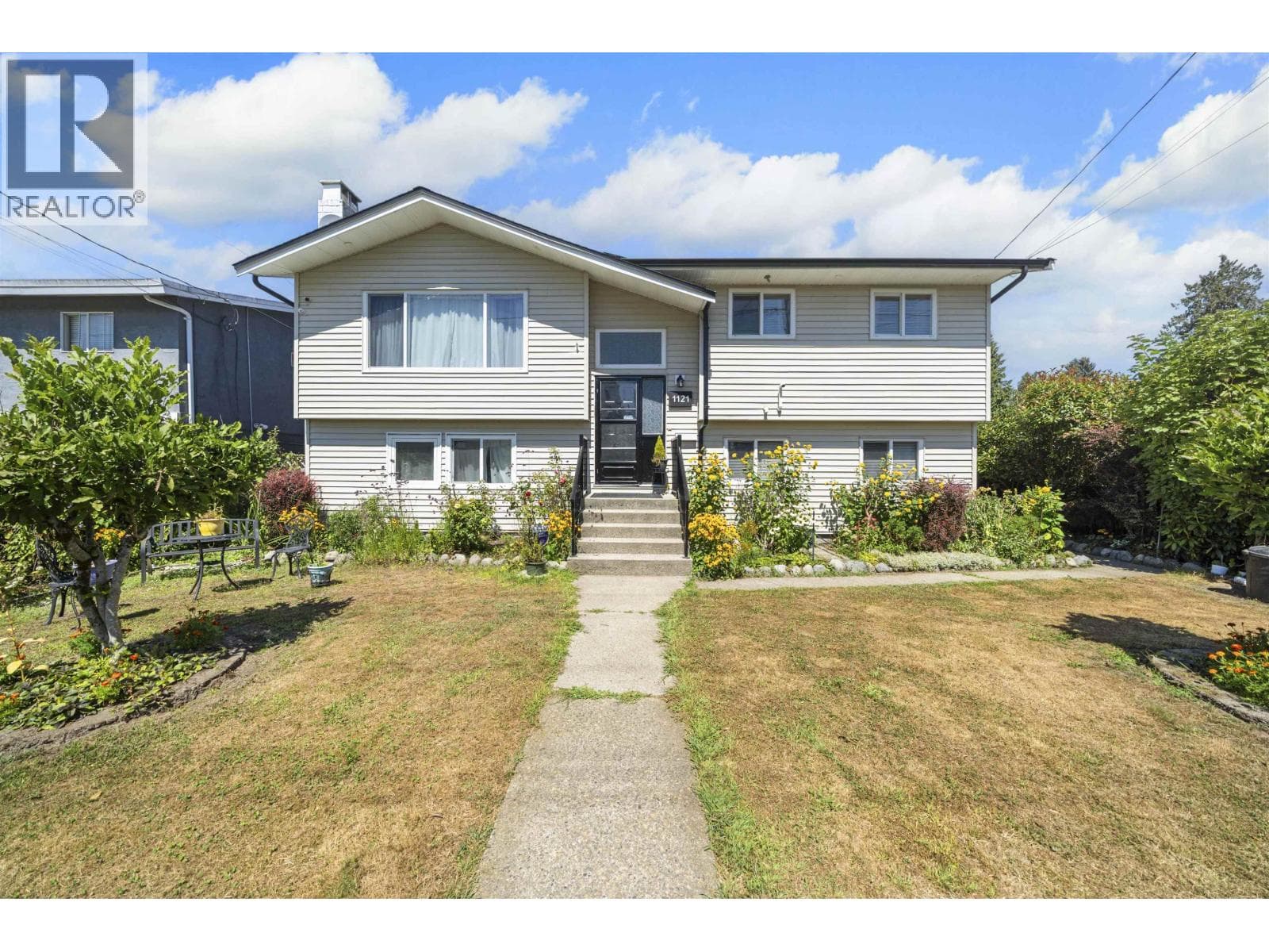 1121 PRAIRIE AVENUE — Port Coquitlam, British Columbia - Main photo