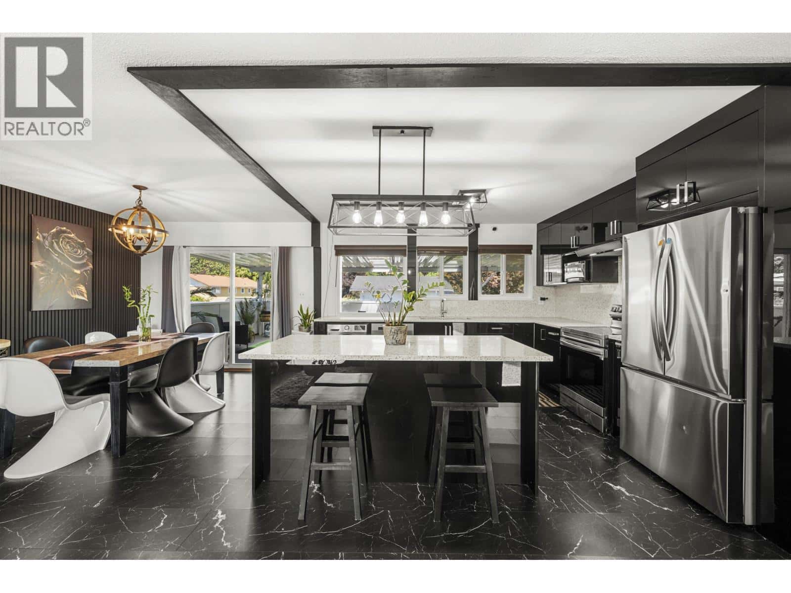 1121 PRAIRIE AVENUE — Port Coquitlam, British Columbia - Photo 2 of 38