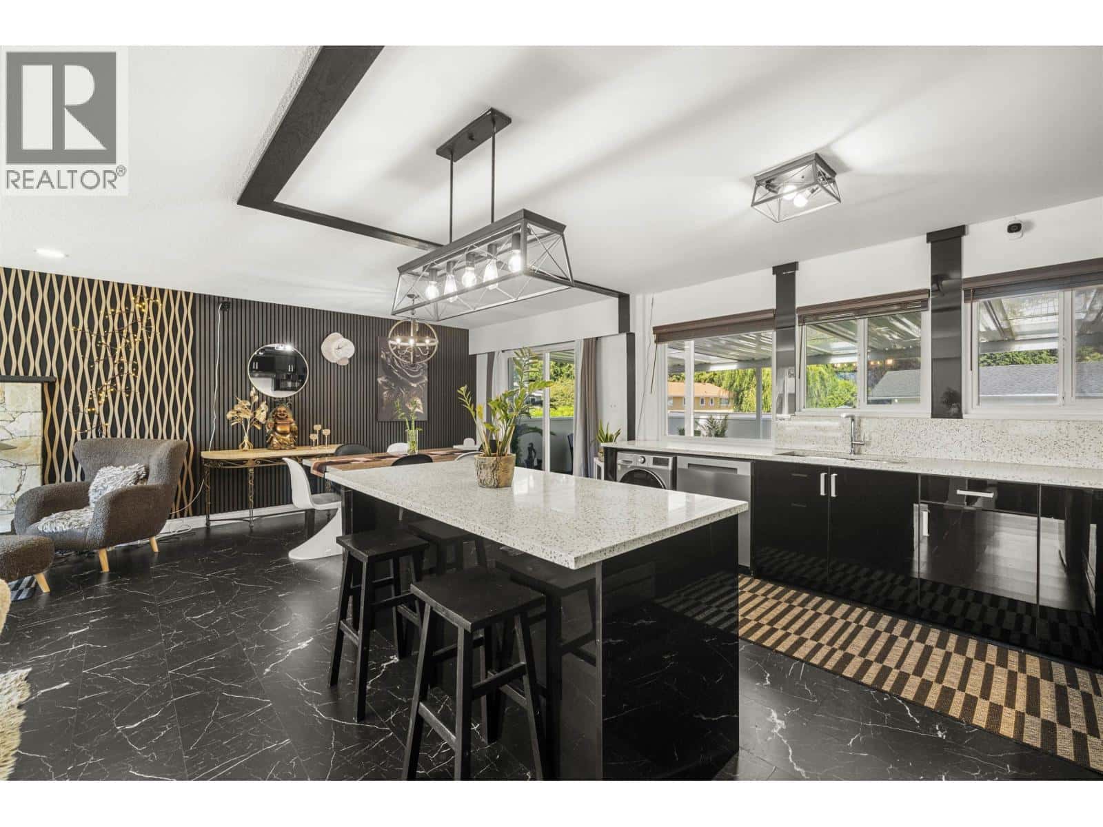 1121 PRAIRIE AVENUE — Port Coquitlam, British Columbia - Photo 4 of 38