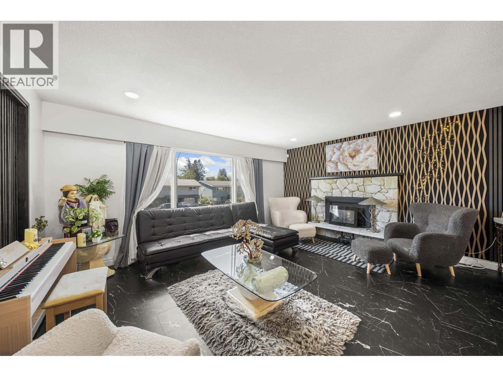 1121 PRAIRIE AVENUE — Port Coquitlam, British Columbia - Photo 5 of 38