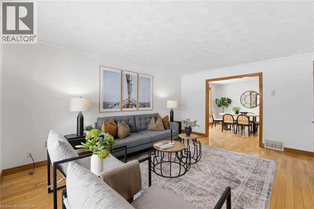 75 LUDLOW Crescent — Brantford, Ontario - Photo 5 of 48