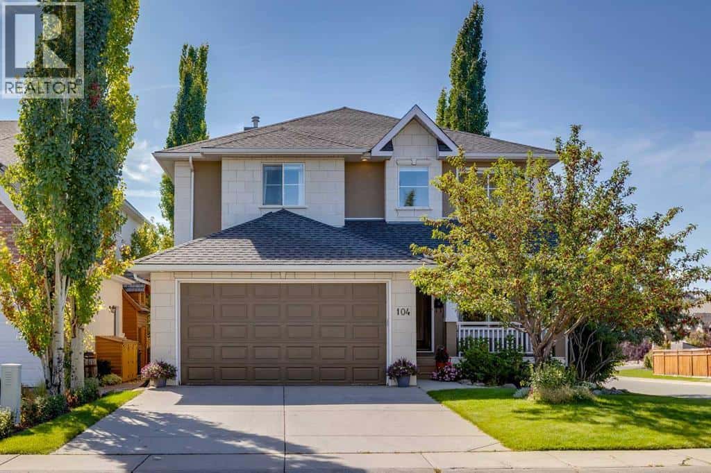 104 Strathridge Place SW — Calgary, Alberta - Photo 2 of 38