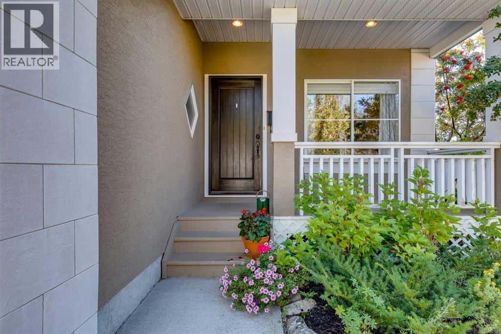 104 Strathridge Place SW — Calgary, Alberta - Photo 4 of 38