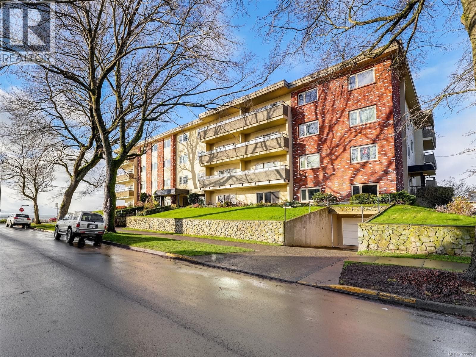 202 360 Dallas Rd — Victoria, British Columbia - Main photo