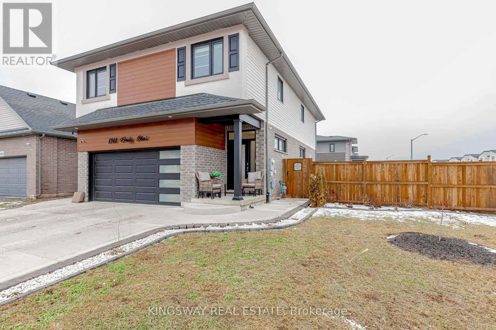 8961 EMILY BOULEVARD — Niagara Falls (Brown), Ontario - Photo 2 of 50