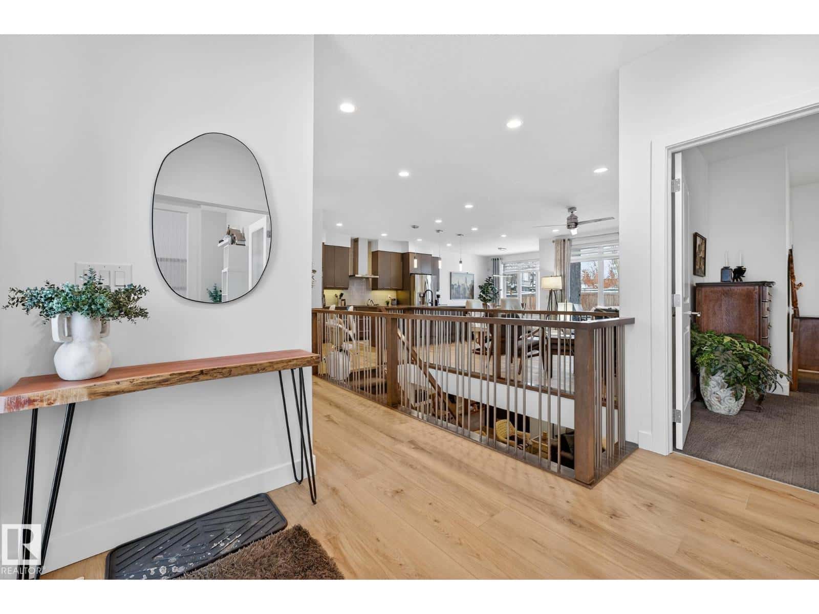 20017 128A AV NW — Edmonton, Alberta - Photo 5 of 59