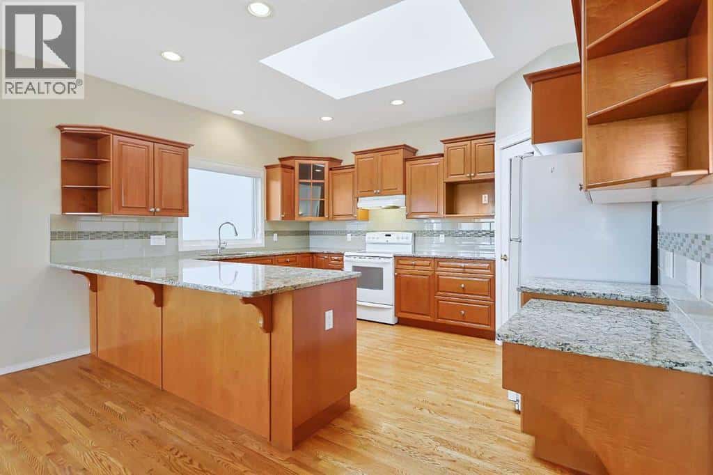 108 Hamptons Heights NW — Calgary, Alberta - Photo 2 of 44