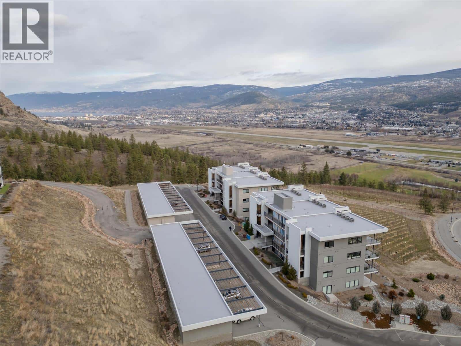 100 Vista Way Unit# 142 — Penticton, British Columbia - Photo 4 of 61