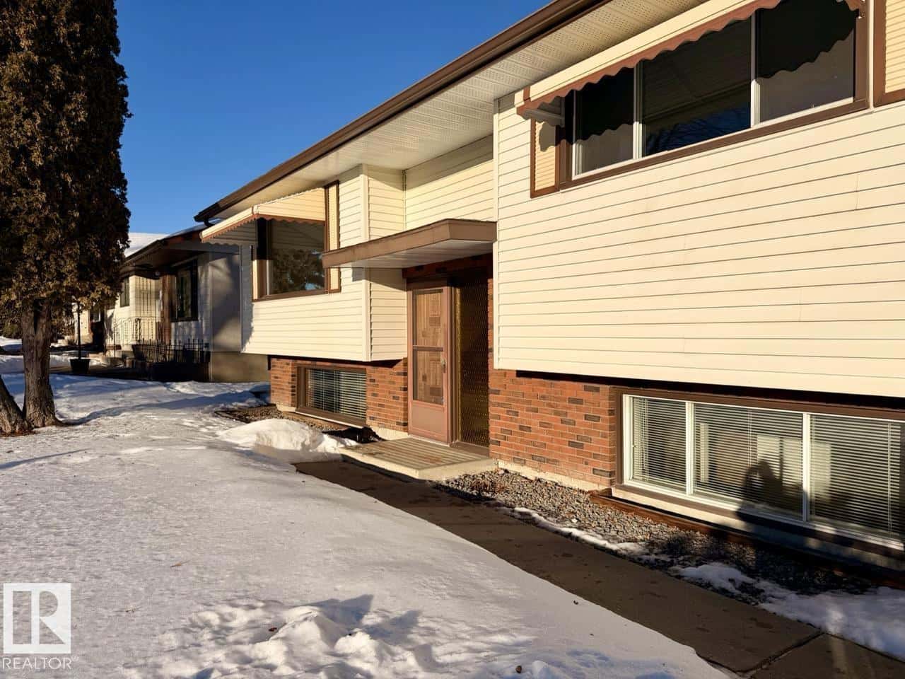 4508 44 AV — Drayton Valley, Alberta - Photo 5 of 58