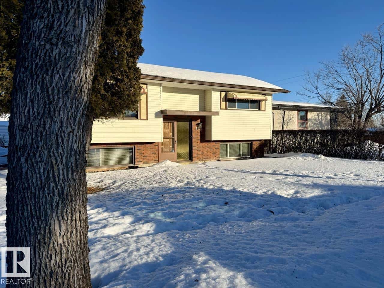 4508 44 AV — Drayton Valley, Alberta - Photo 4 of 58