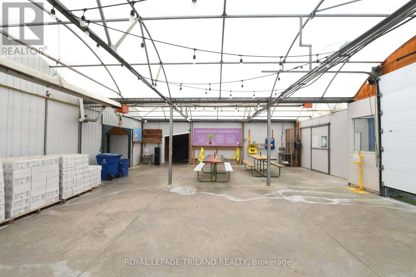 5101 DUNDAS STREET — Thames Centre, Ontario - Photo 4 of 25