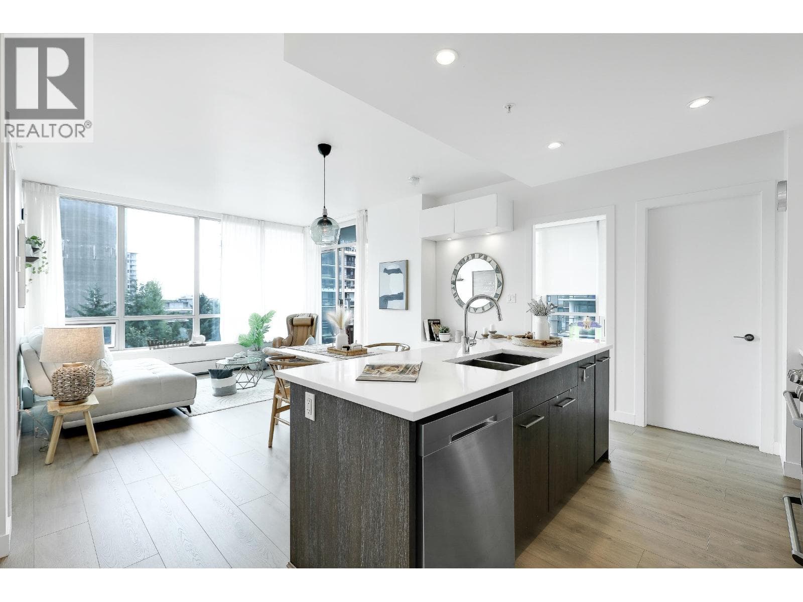 803 9060 UNIVERSITY CRESCENT — Burnaby, British Columbia - Main photo