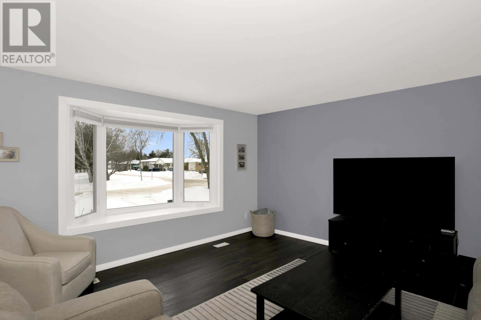 582 Dalhousie DR — Thunder Bay, Ontario - Photo 4 of 31