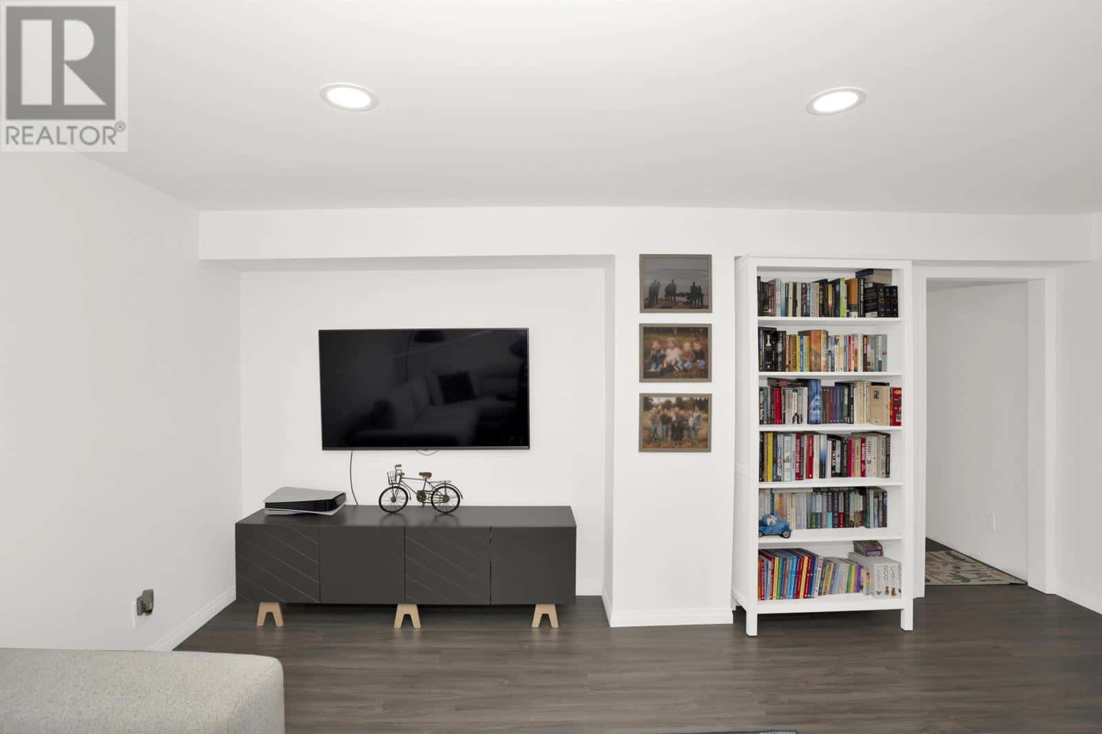 582 Dalhousie DR — Thunder Bay, Ontario - Photo 5 of 31