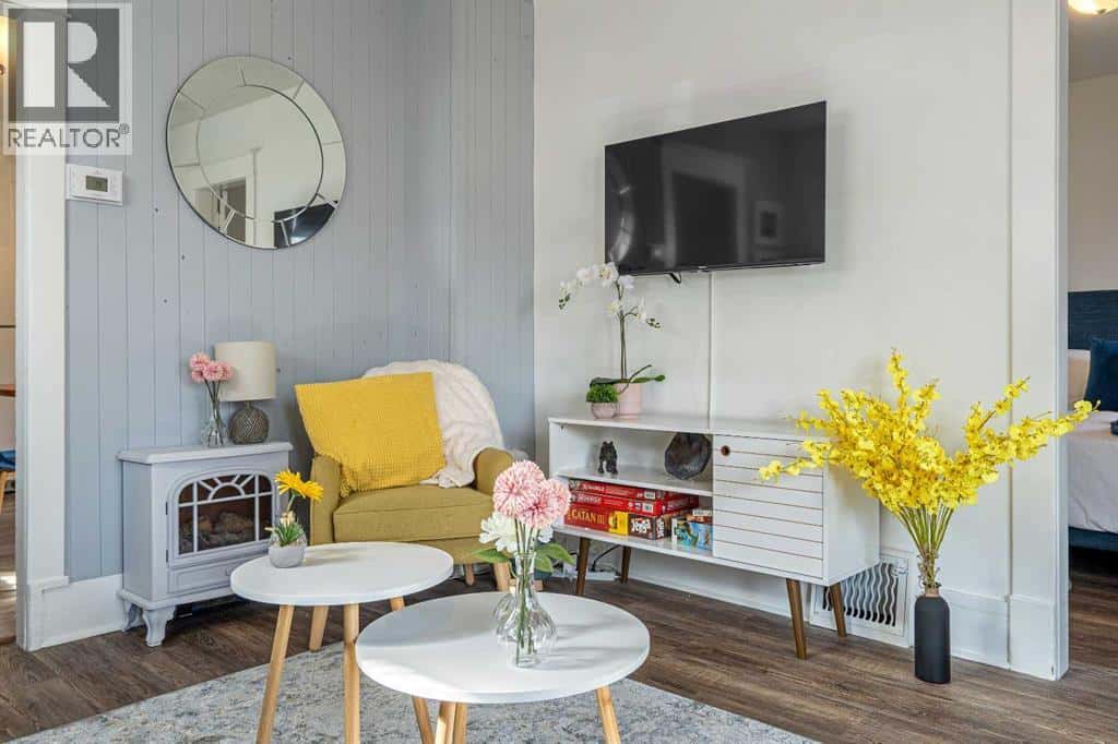 133 1 Street — Drumheller, Alberta - Photo 4 of 19