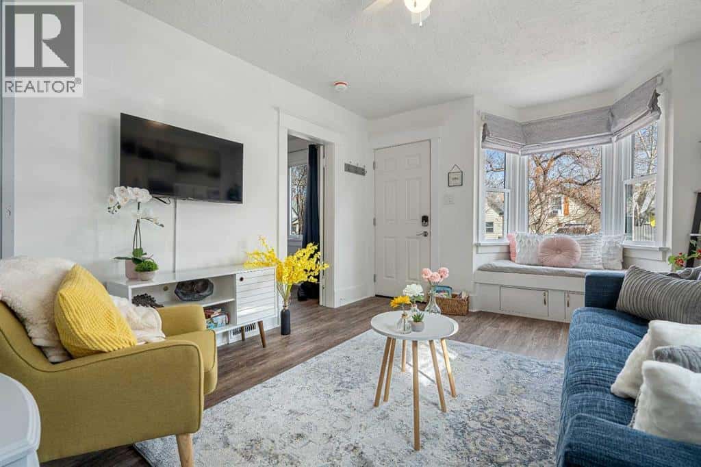 133 1 Street — Drumheller, Alberta - Photo 3 of 19