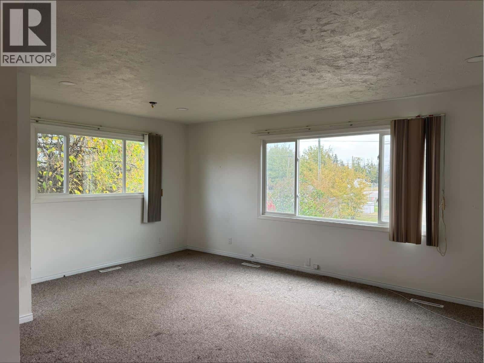 12261 242 ROAD — Fort St. John, British Columbia - Photo 4 of 6