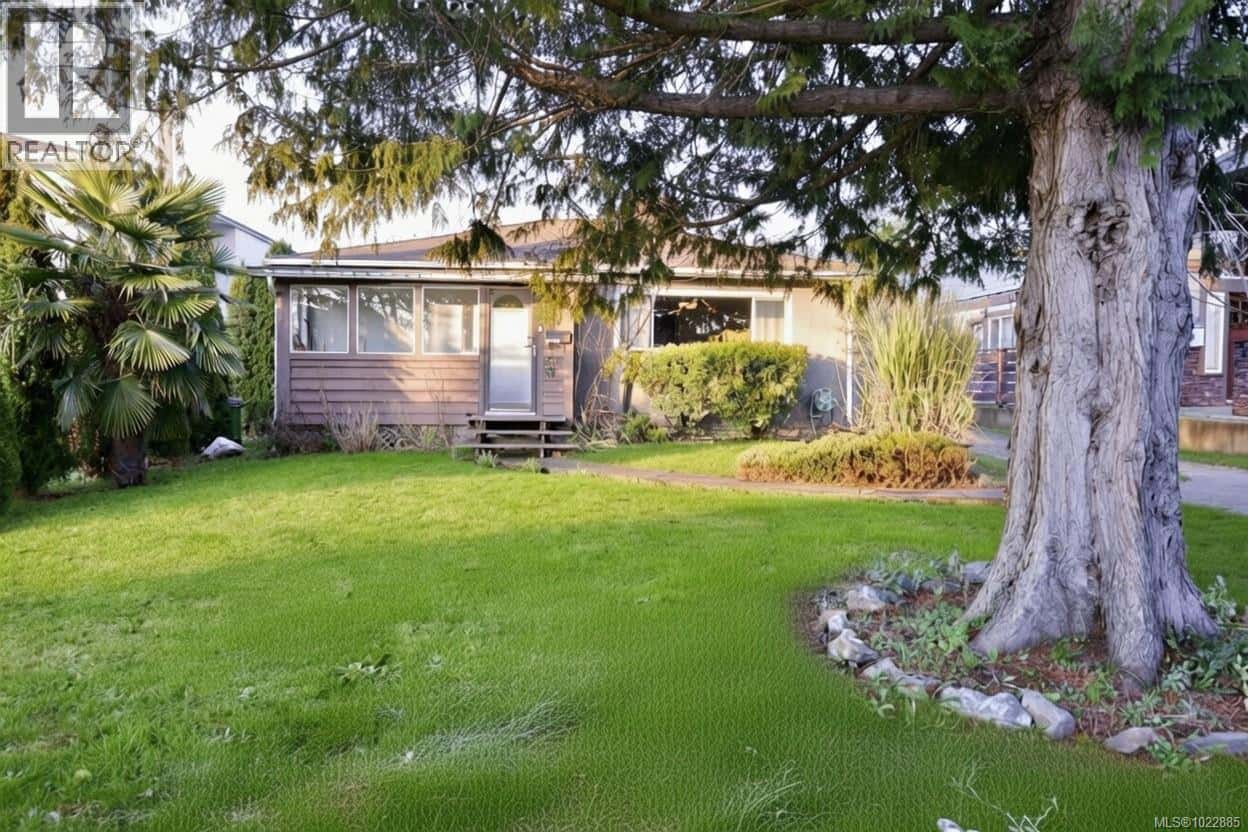 138 Sims Ave — Saanich, British Columbia - Photo 2 of 27