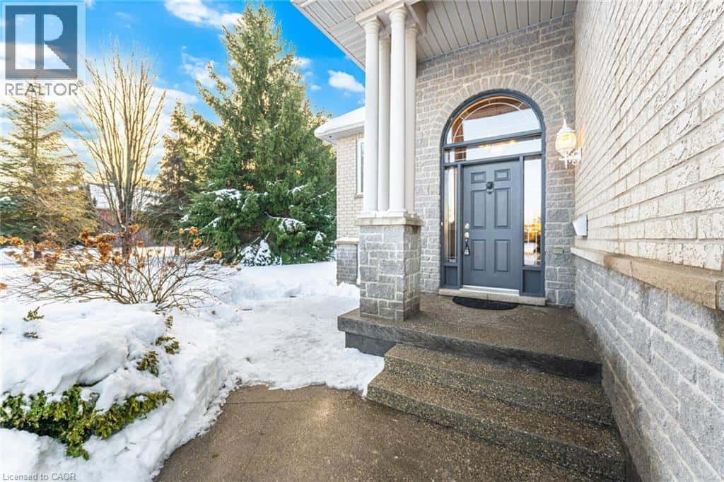 47 BROOKHAVEN Crescent — East Garafraxa, Ontario - Photo 4 of 50