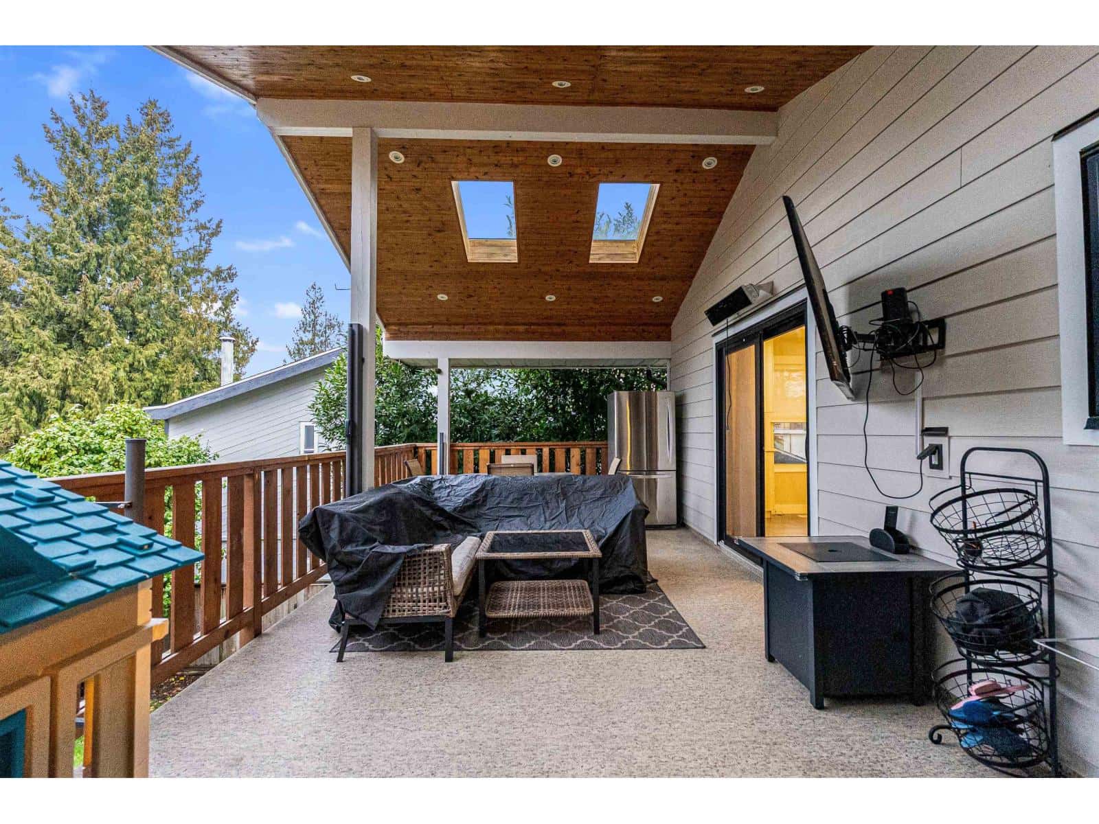 11585 ROYAL CRESCENT — Surrey, British Columbia - Photo 3 of 35