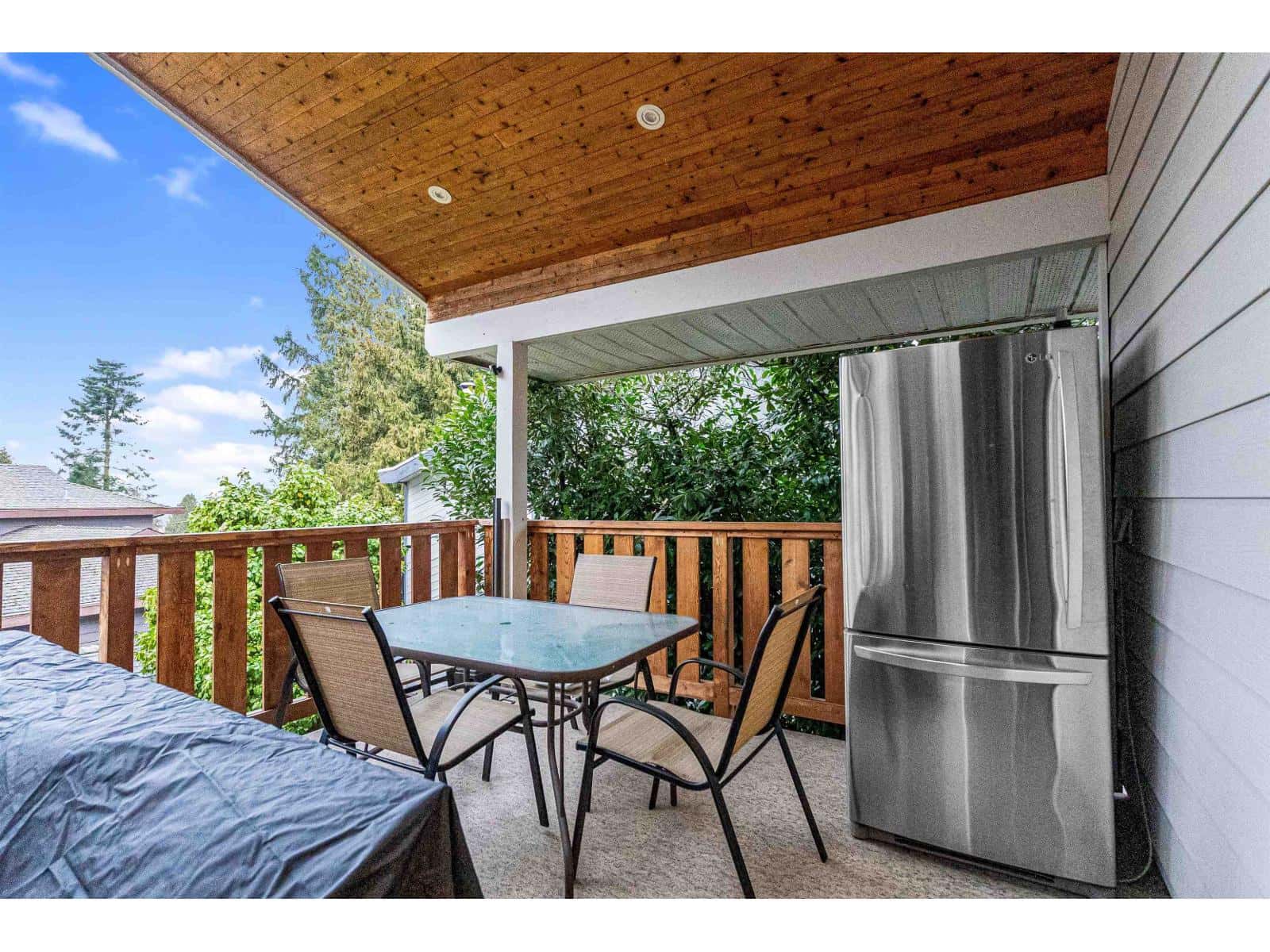 11585 ROYAL CRESCENT — Surrey, British Columbia - Photo 4 of 35