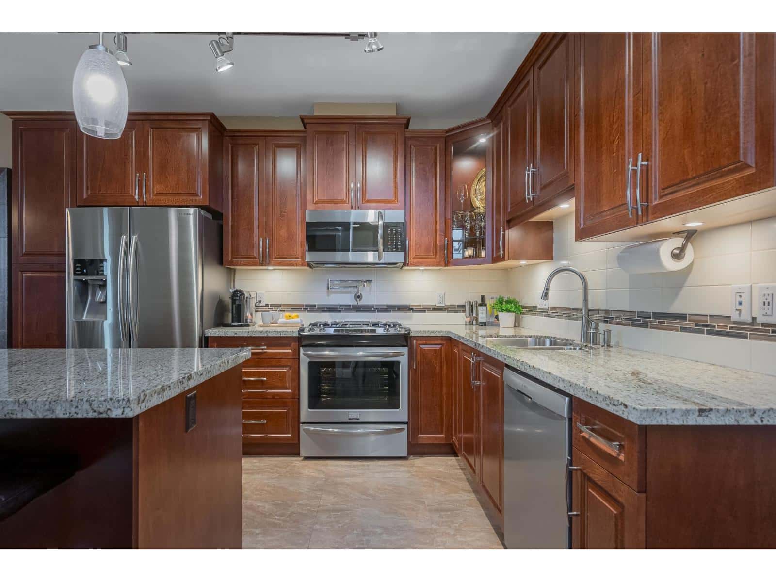 A503 8218 207A STREET — Langley, British Columbia - Photo 3 of 36