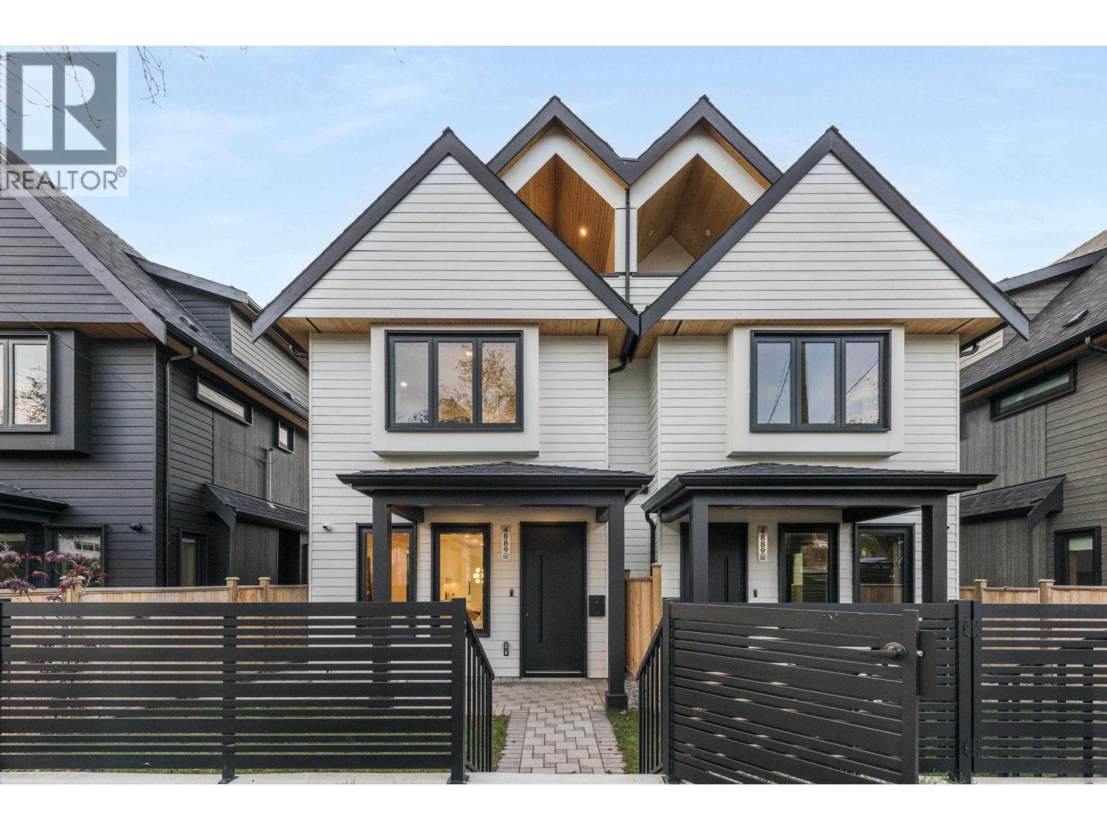 1 4885 MOSS STREET — Vancouver, British Columbia - Main photo