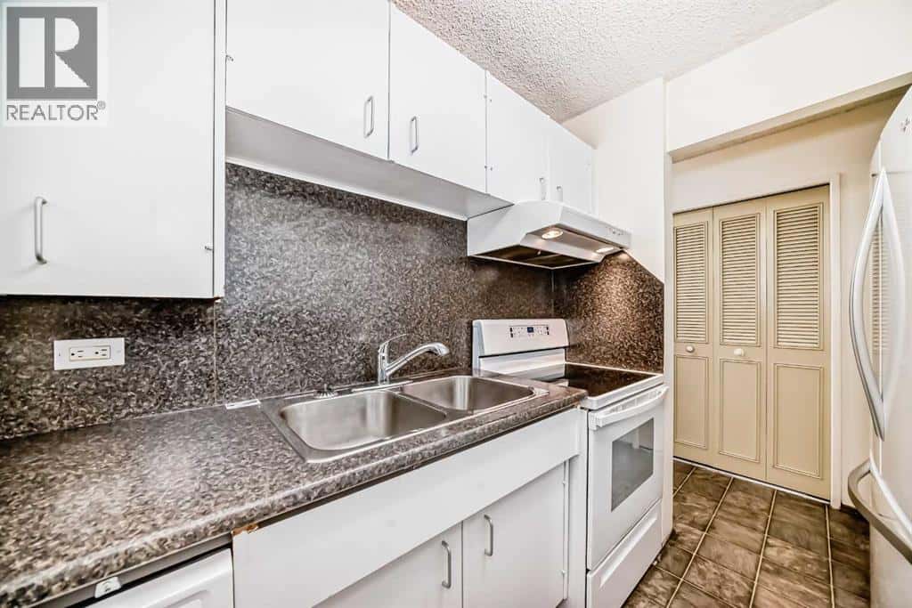 274, 1620 8 Avenue NW — Calgary, Alberta - Photo 4 of 21