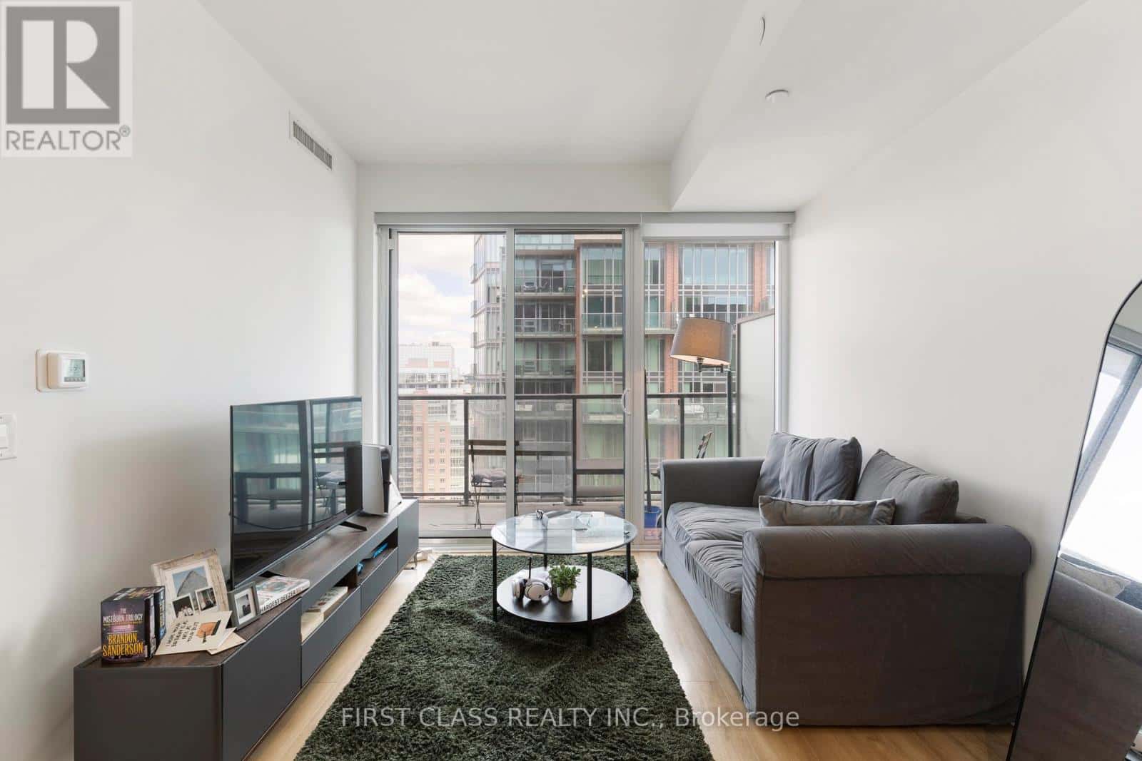 2606 - 135 EAST LIBERTY STREET — Toronto (Niagara), Ontario - Photo 2 of 18