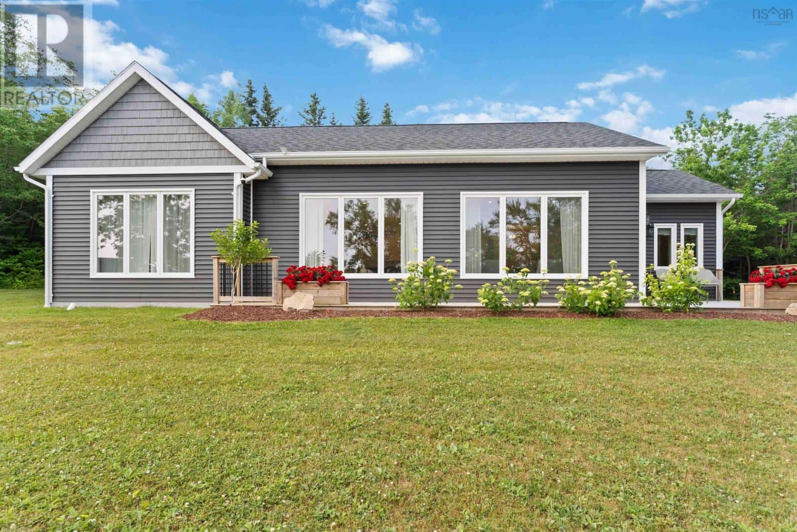 232/236 Victoria Street — Digby, Nova Scotia - Photo 3 of 48