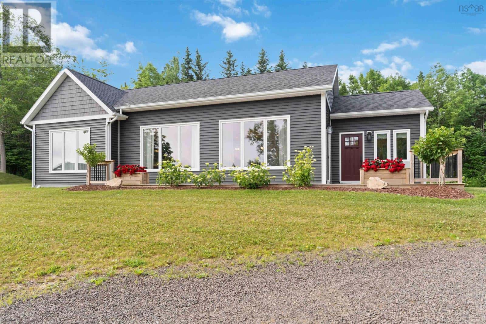 232/236 Victoria Street — Digby, Nova Scotia - Photo 4 of 48