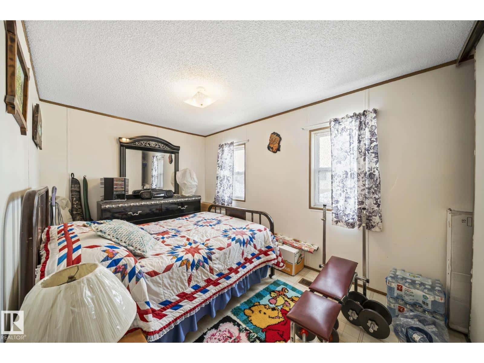 39 Norby CR — Red Deer, Alberta - Photo 4 of 32