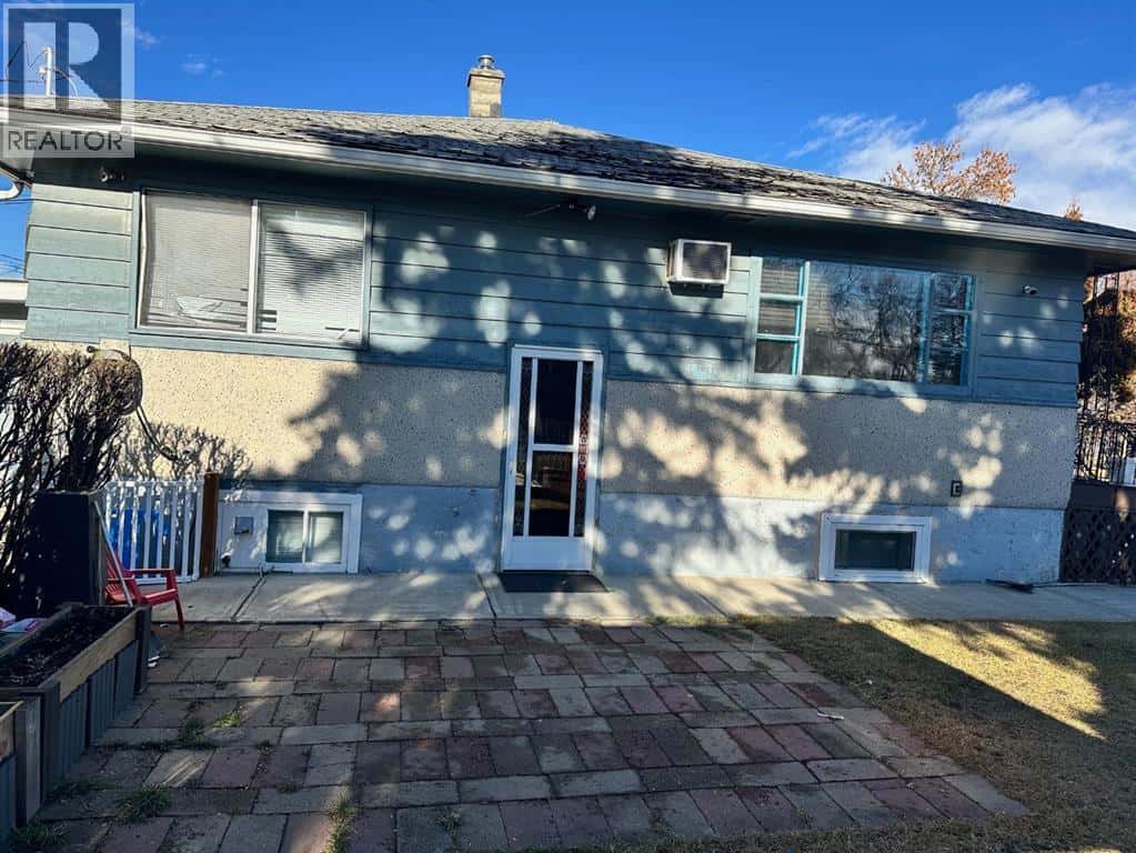 5302 50 Street — Camrose, Alberta - Photo 2 of 33