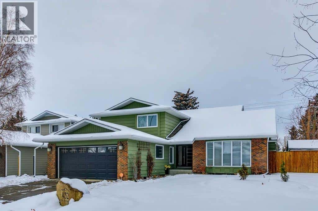 432 129 Avenue SE — Calgary, Alberta - Photo 3 of 47