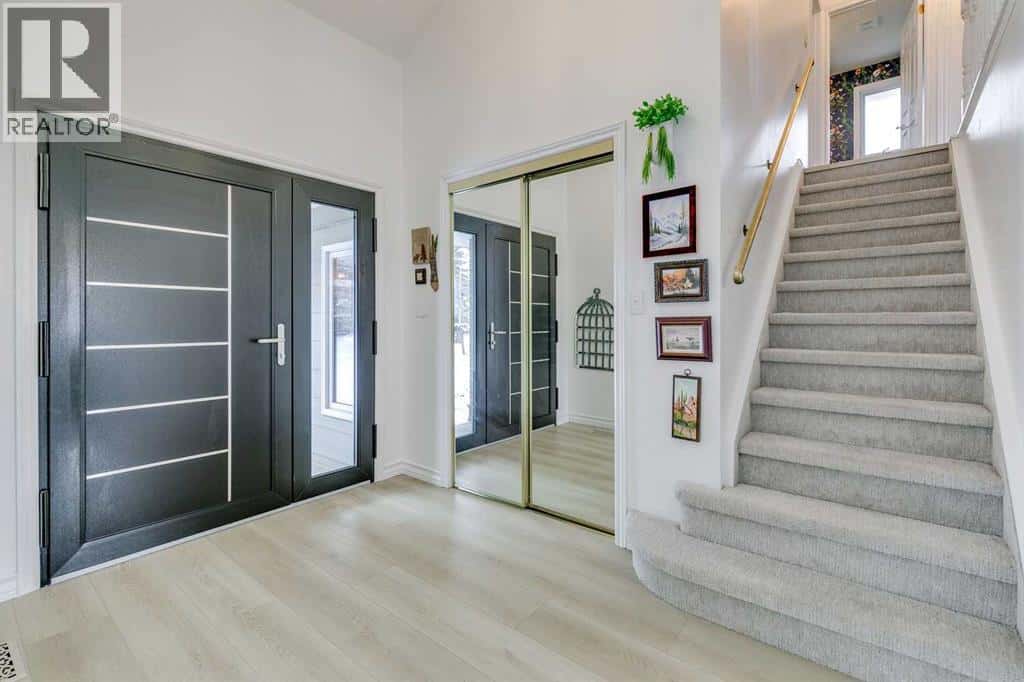 432 129 Avenue SE — Calgary, Alberta - Photo 4 of 47