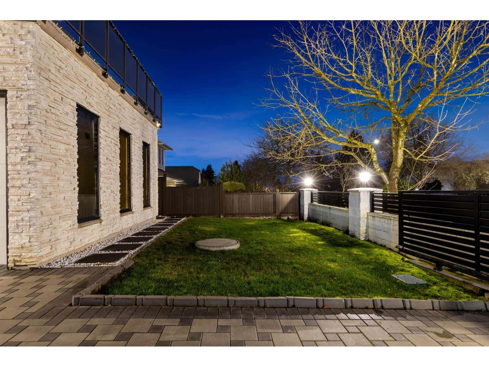 15901 88A AVENUE — Surrey, British Columbia - Photo 3 of 39