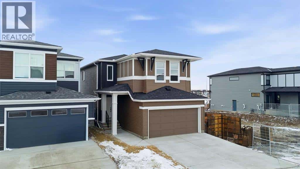 48 Herron Way NE — Calgary, Alberta - Photo 4 of 50