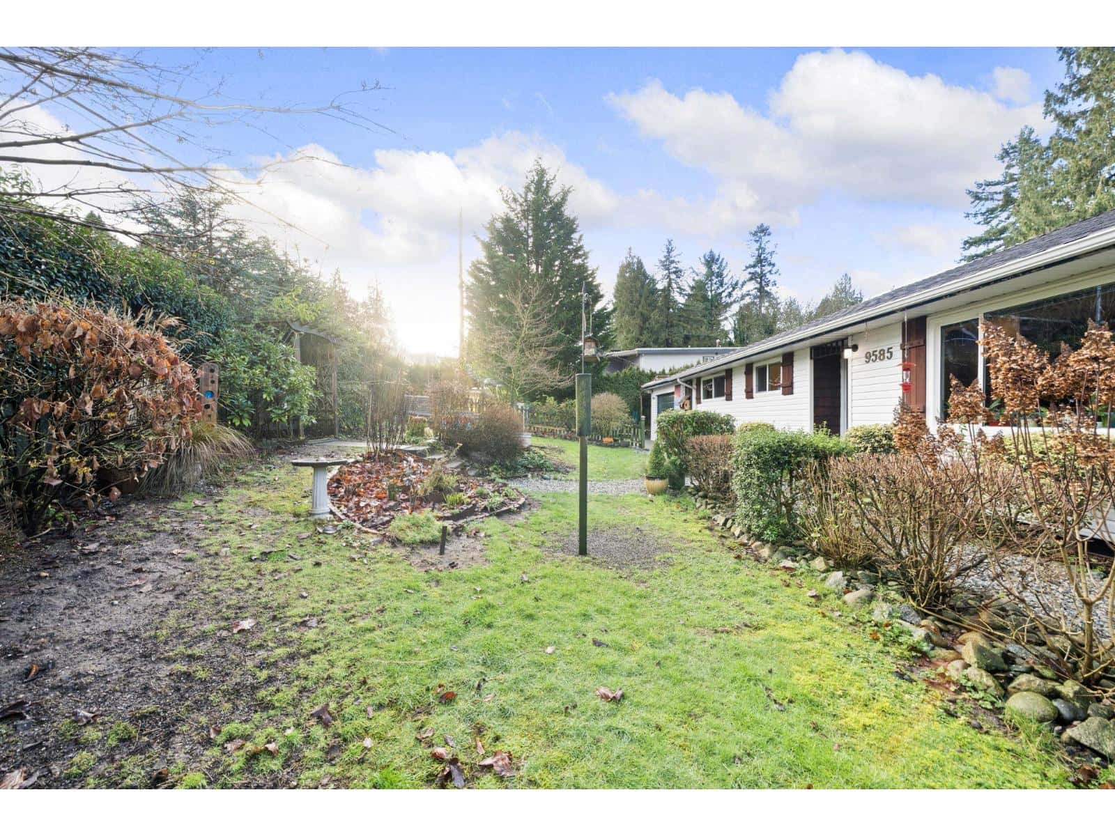 9585 DAWSON CRESCENT — Delta, British Columbia - Photo 2 of 40