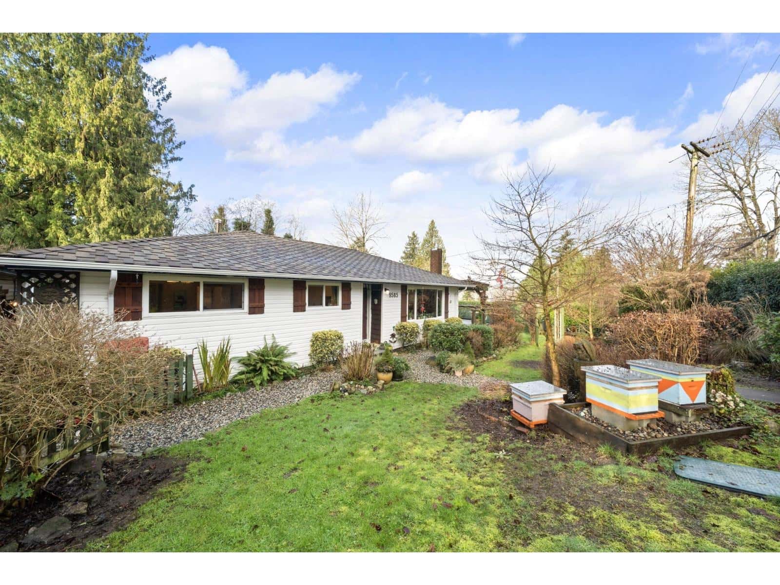 9585 DAWSON CRESCENT — Delta, British Columbia - Photo 3 of 40