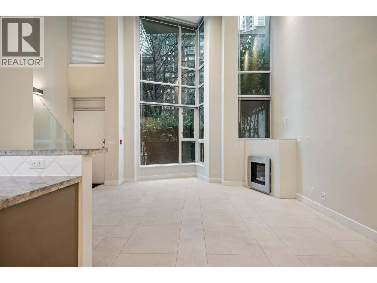 621 JERVIS STREET — Vancouver, British Columbia - Photo 4 of 38