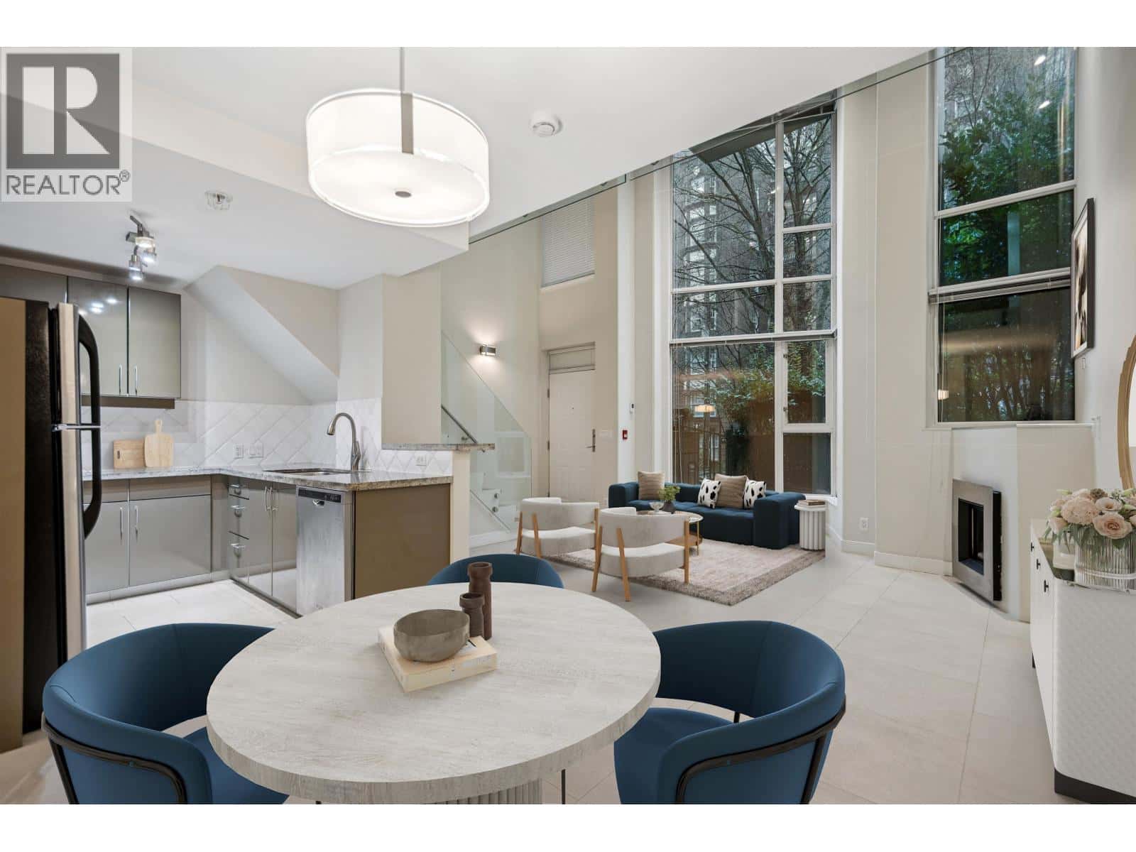 621 JERVIS STREET — Vancouver, British Columbia - Photo 3 of 38