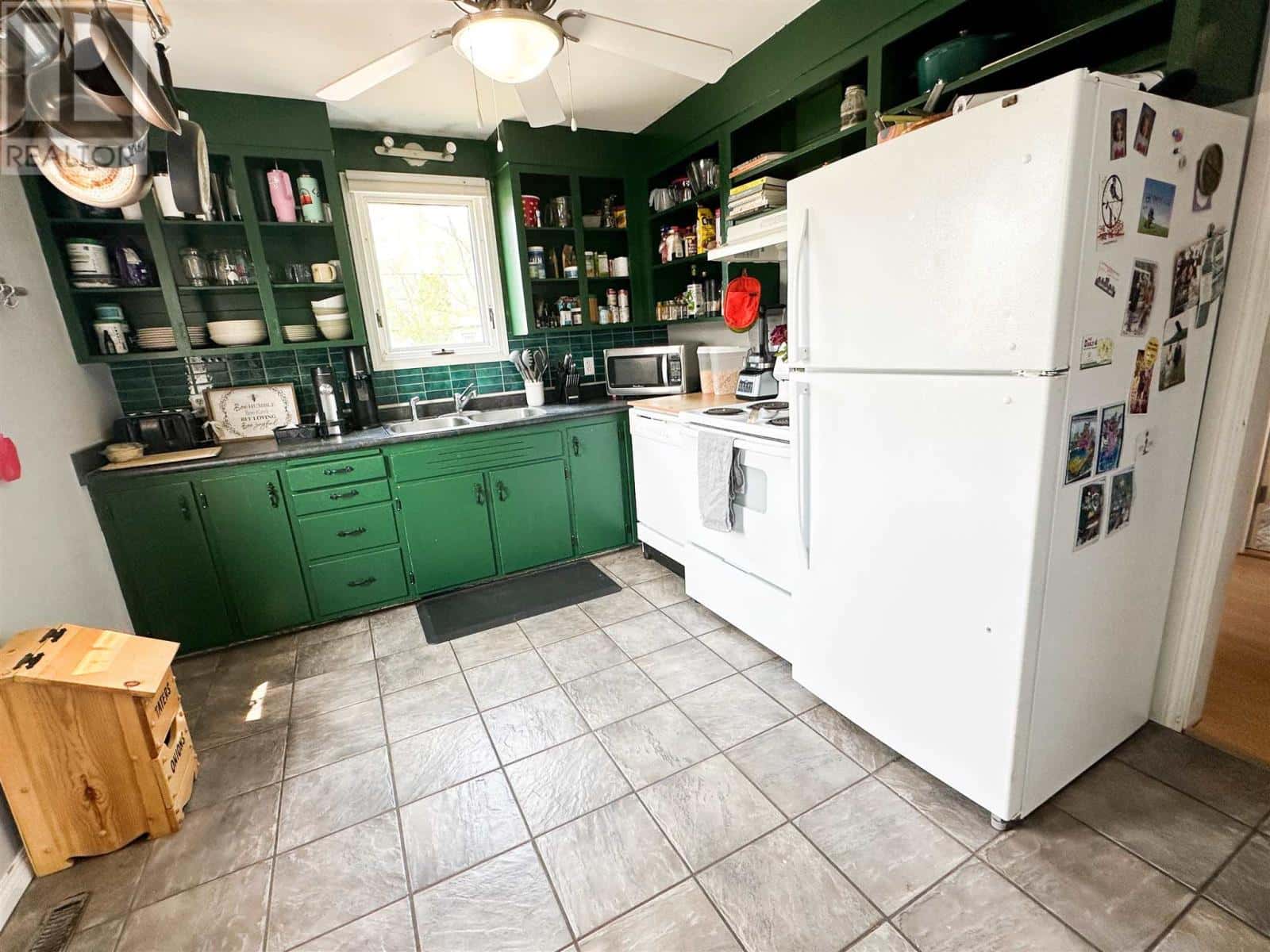 79 Dickenson RD — Balmertown, Ontario - Photo 4 of 16