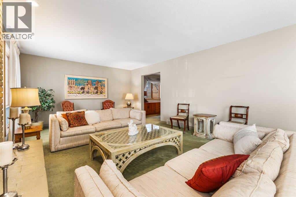 7008 Kenosee Place SW — Calgary, Alberta - Photo 5 of 45