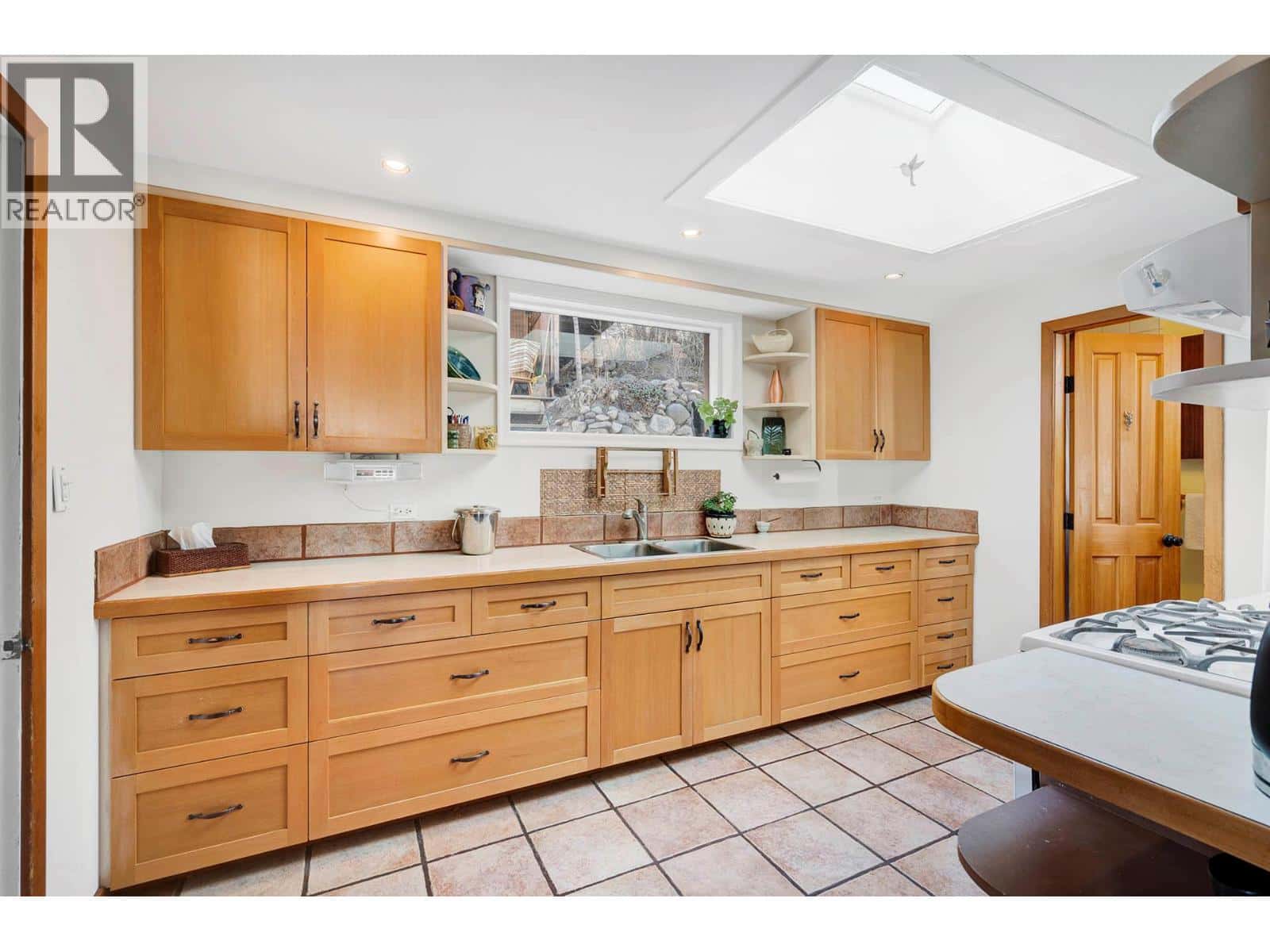 173 St. Paul Street — Kamloops, British Columbia - Photo 3 of 43