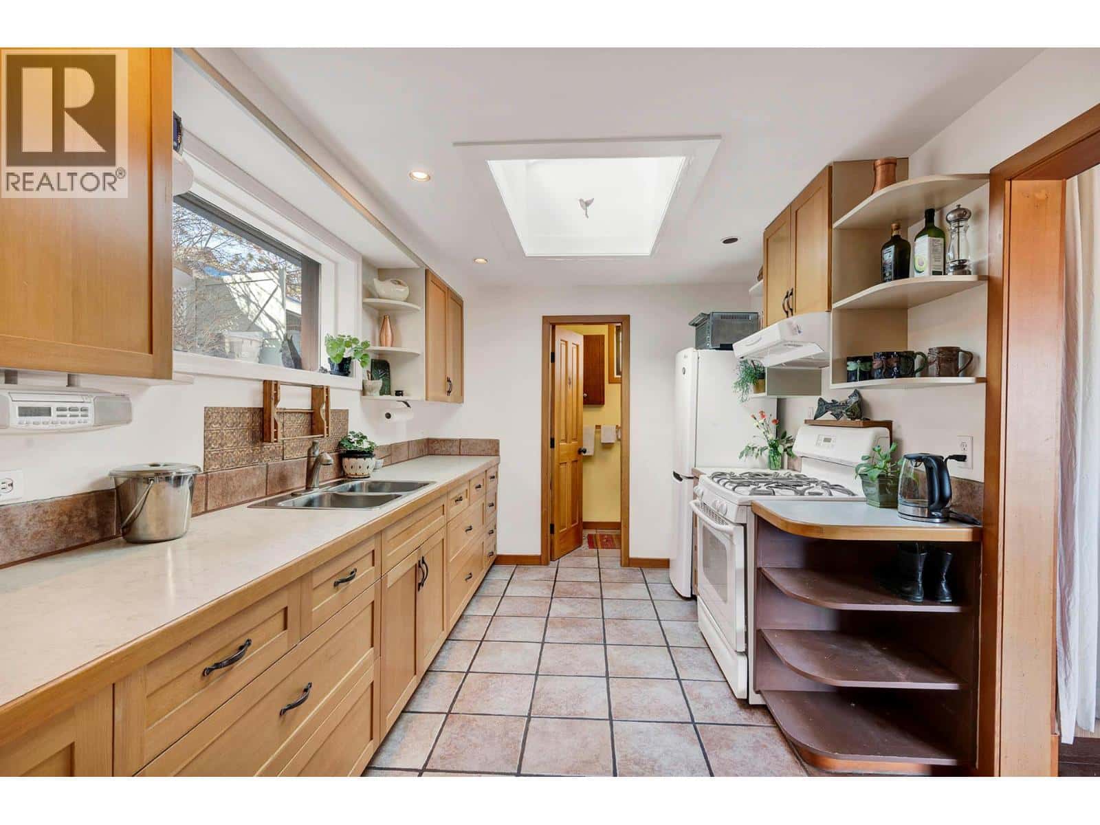 173 St. Paul Street — Kamloops, British Columbia - Photo 4 of 43