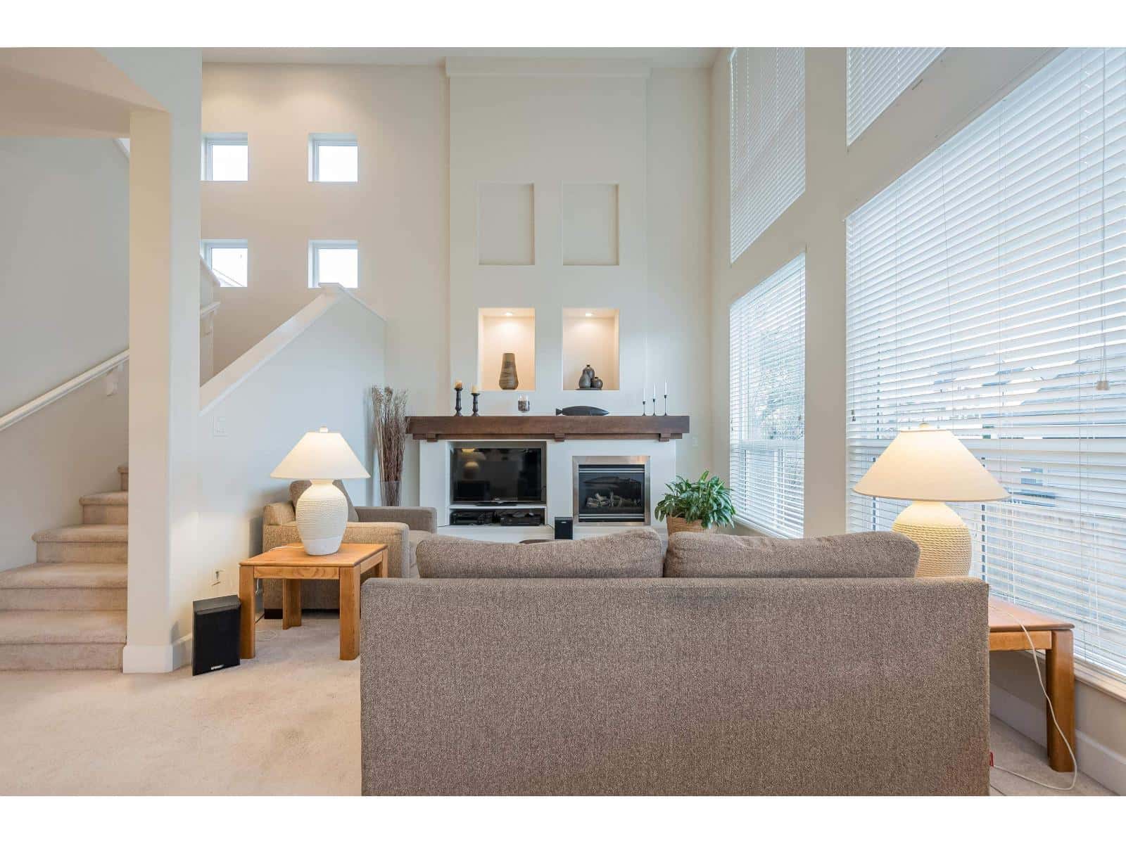 20484 67A AVENUE — Langley, British Columbia - Photo 3 of 32