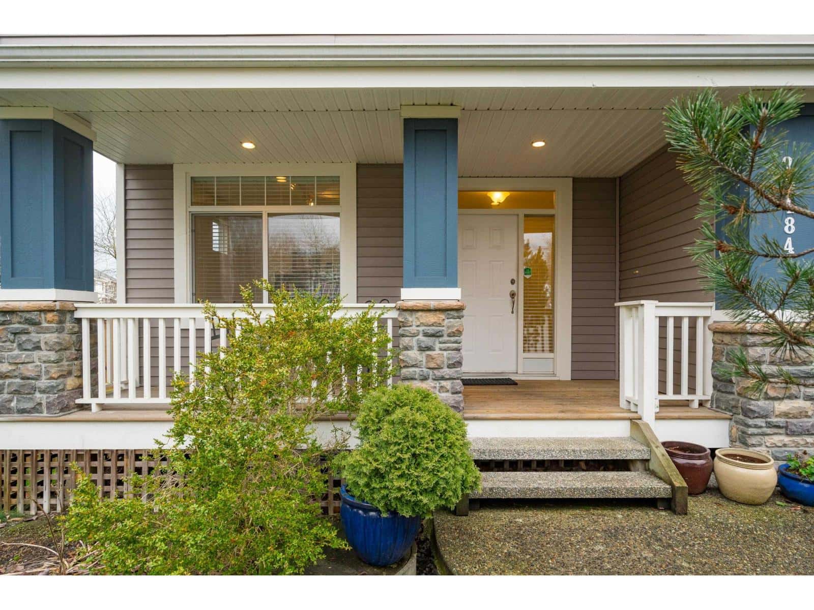 20484 67A AVENUE — Langley, British Columbia - Photo 2 of 32