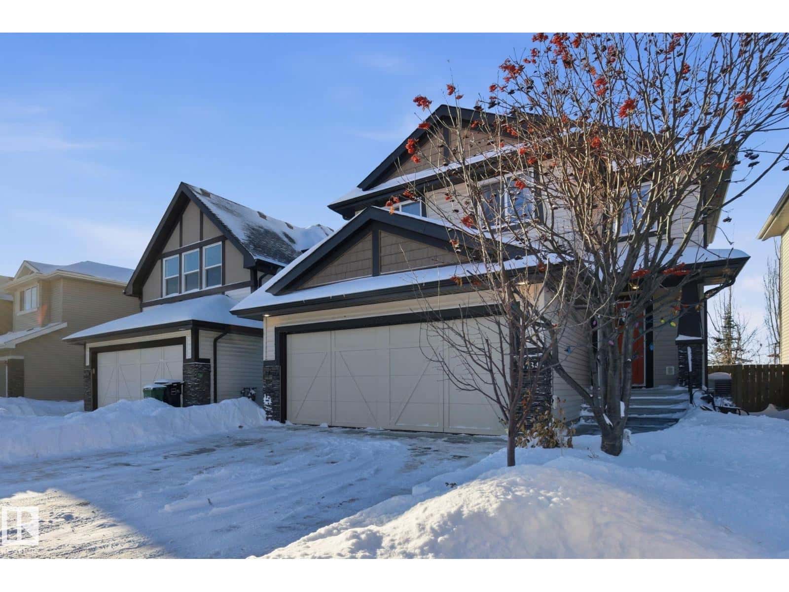 16734 122A ST NW — Edmonton, Alberta - Photo 2 of 58